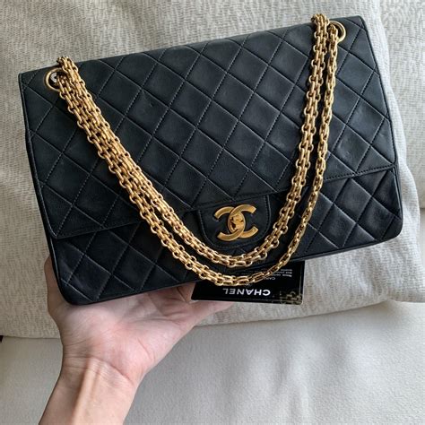 chanel flap bag with chunky chain strap|Chanel vintage flap bag.